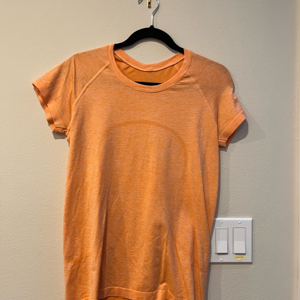 Lululemon Swiftly Ttech Women’s Heathered  Orange Short Sleeve Top